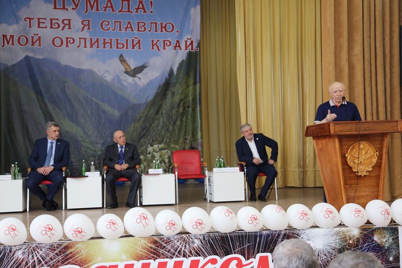 Владимир Иванов принял участие в праздновании 90-летия Цумадинского района