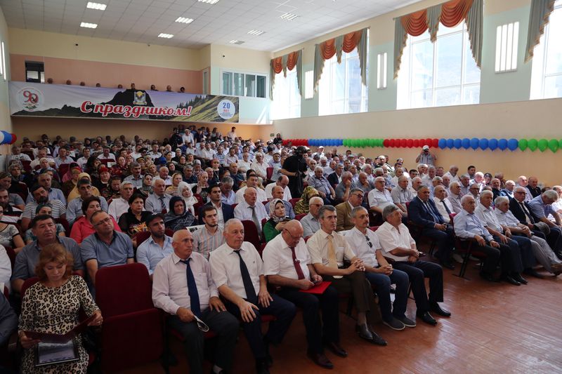 Владимир Иванов принял участие в праздновании 90-летия Цумадинского района