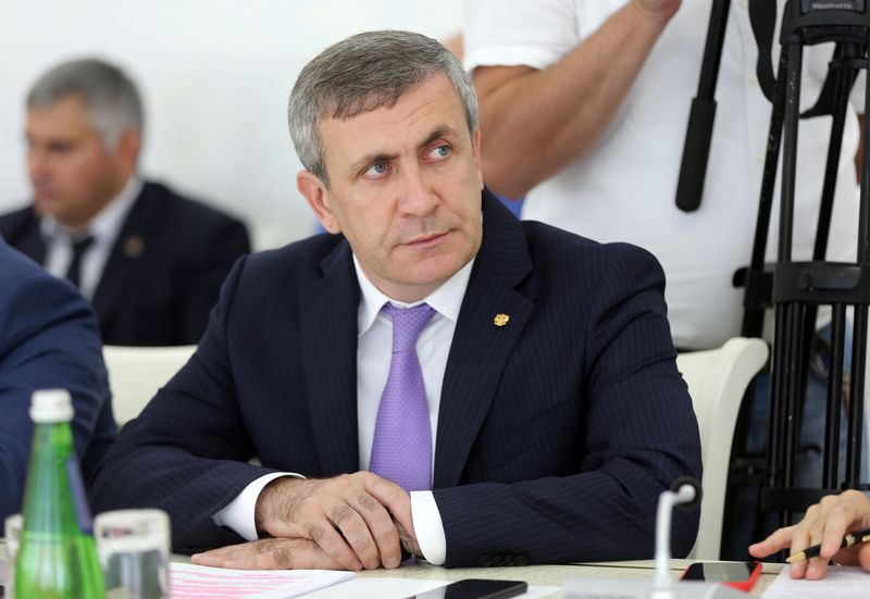 Артём Здунов: «Если районам нужны доктора, главы должны активизироваться»
