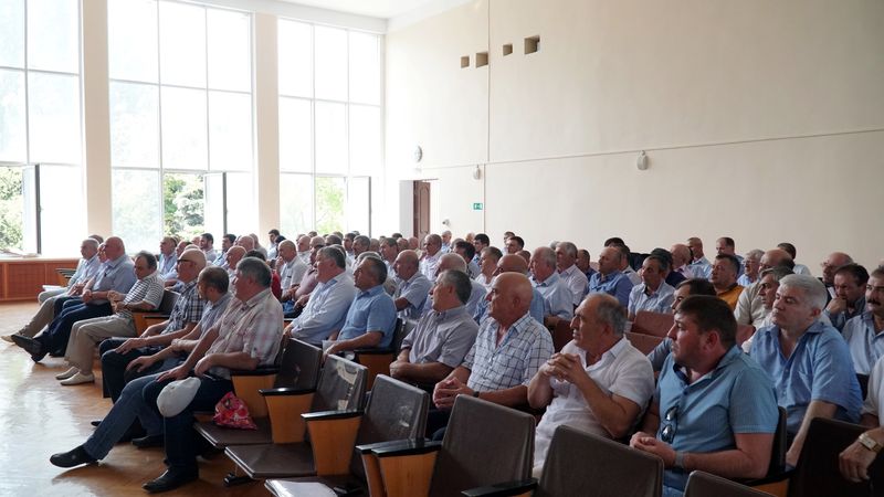 Абдулмуслим Абдулмуслимов провел совещание по вопросам внедрения электронной ветеринарной сертификации