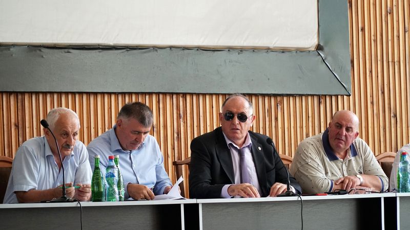 Абдулмуслим Абдулмуслимов провел совещание по вопросам внедрения электронной ветеринарной сертификации