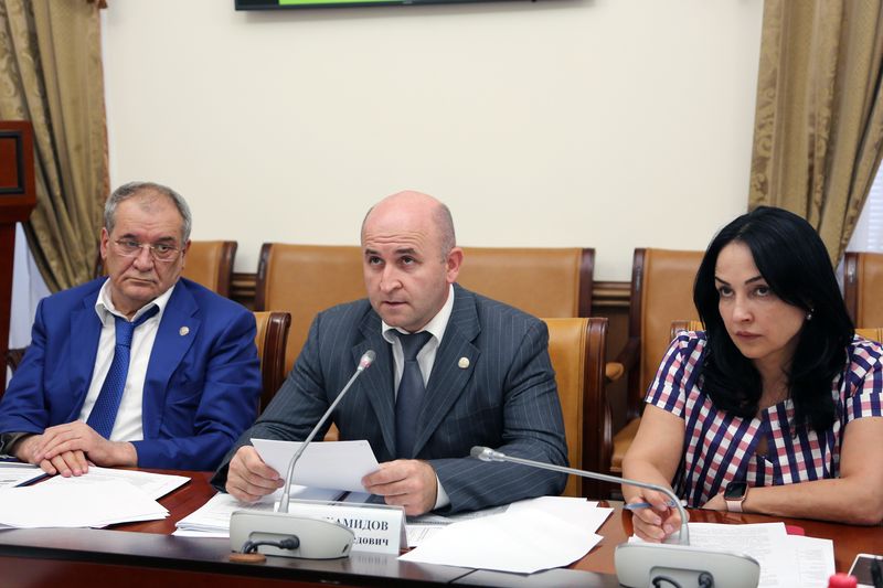 Абдулмуслим Абдулмуслимов призвал активизировать работу по реализации в Дагестане нацпроекта «Экология»