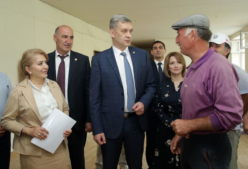 Владимир Иванов по поручению Главы Дагестана ознакомился с ходом ремонта Танусинской средней  школы в рамках проекта "150 школ"