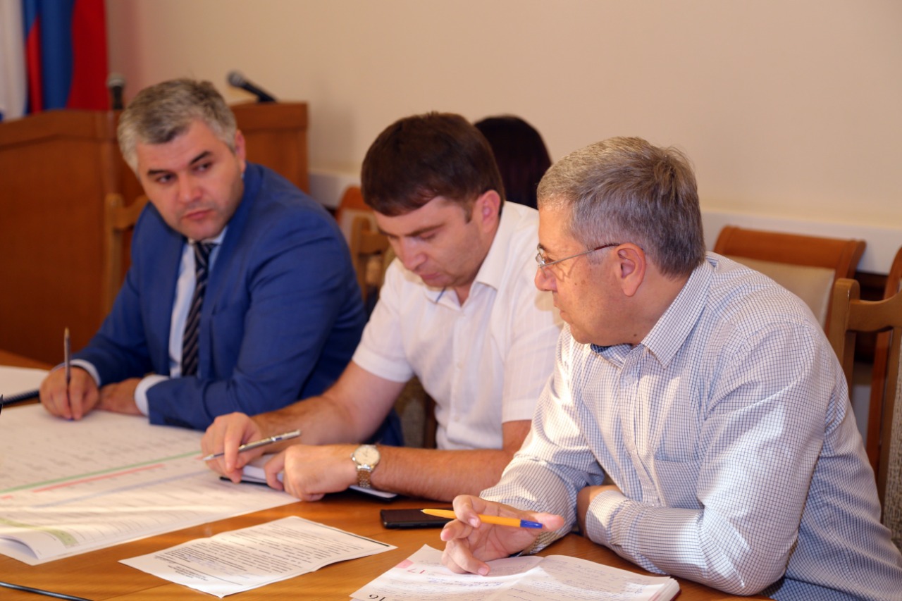 Обсуждены вопросы эффективного использования земель республиканской собственности