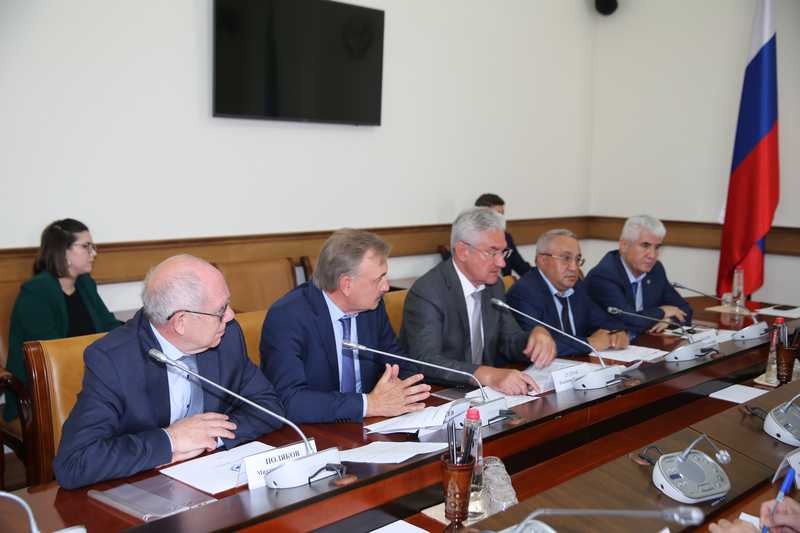 Формы поддержки завода Дагдизель обсудили в Правительстве Дагестана