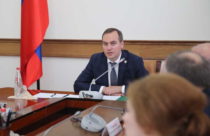 Артём Здунов вручил дагестанцам свидетельства о предоставлении субсидий для обеспечения жильем