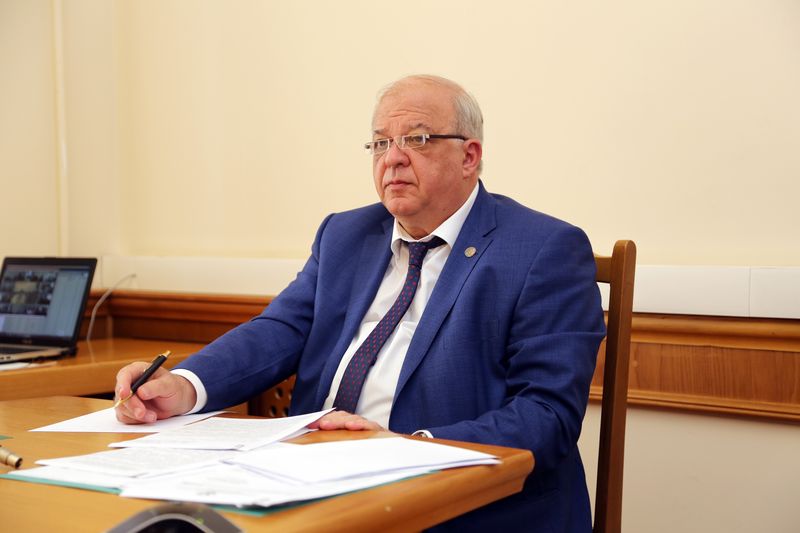 Заседание Комиссии по делам несовершеннолетних и защите их прав состоялось в Правительстве Дагестана