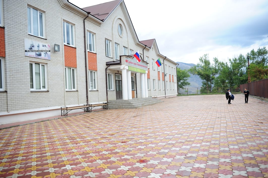 Абдулмуслим Абдулмуслимов осмотрел ряд строящихся объектов в Чародинском районе