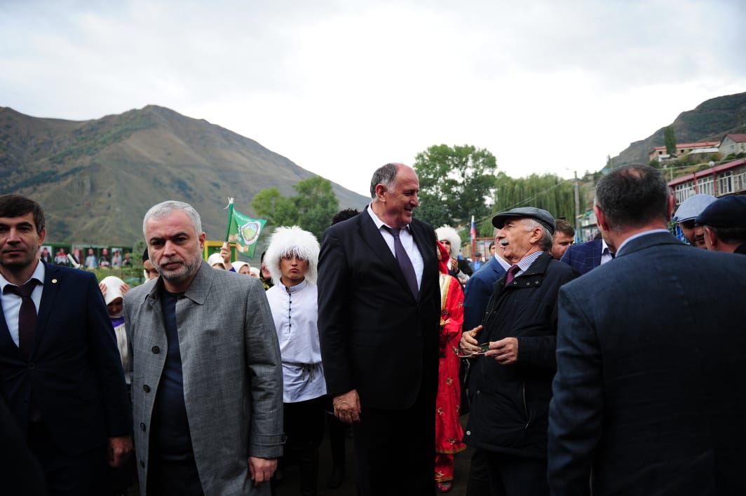 Абдулмуслим Абдулмуслимов обошёл подворья сельских поселений Чародинского района