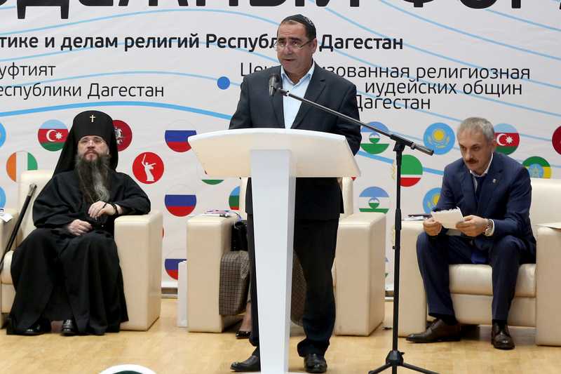 Владимир Иванов приветствовал от имени Главы Дагестана участников VI Международного межрелигиозного молодежного форума