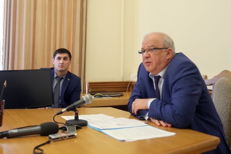 Под руководством Анатолия Карибова рассмотрен проект закона, касающегося квотирования рабочих мест в Дагестане