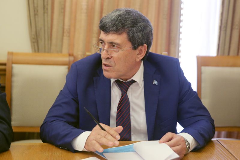 Под руководством Анатолия Карибова рассмотрен проект закона, касающегося квотирования рабочих мест в Дагестане