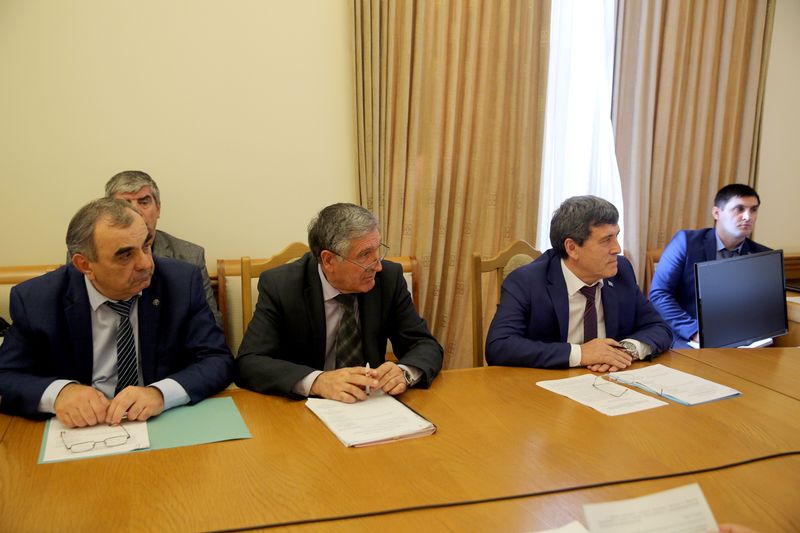 Под руководством Анатолия Карибова рассмотрен проект закона, касающегося квотирования рабочих мест в Дагестане
