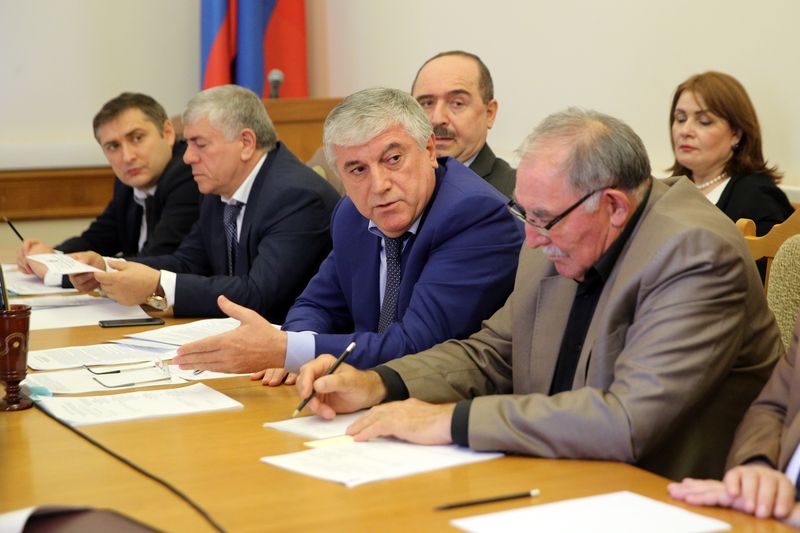 Под руководством Анатолия Карибова рассмотрен проект закона, касающегося квотирования рабочих мест в Дагестане