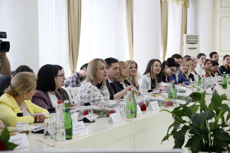 Артём Здунов встретился с учителями республики