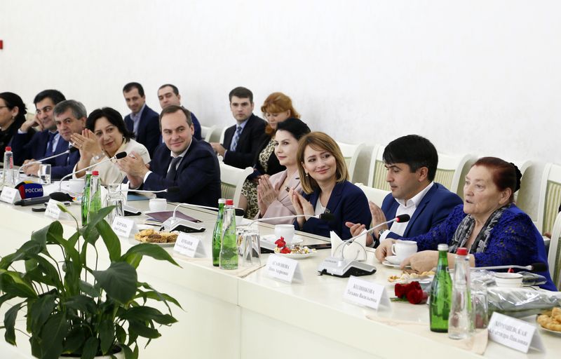 Артём Здунов встретился с учителями республики