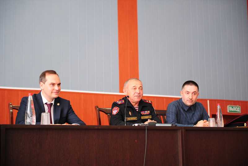 Артём Здунов поздравил бойцов СОБРа с профессиональным праздником