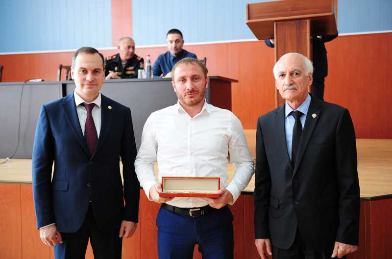 Артём Здунов поздравил бойцов СОБРа с профессиональным праздником