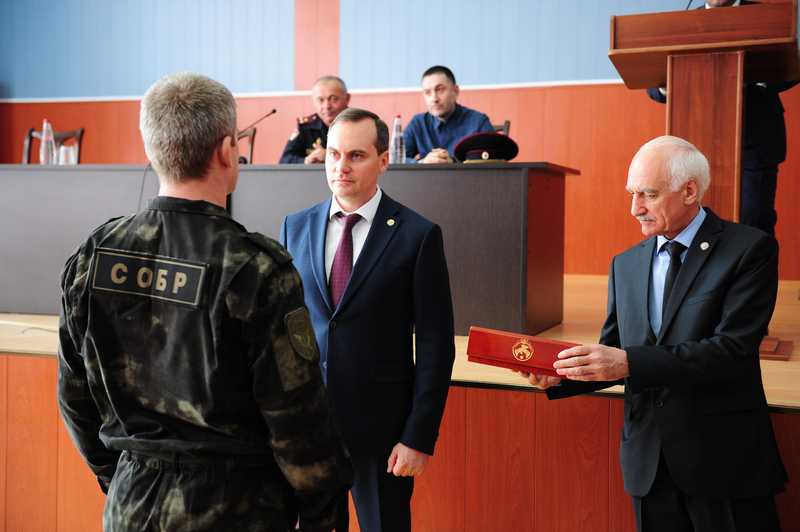 Артём Здунов поздравил бойцов СОБРа с профессиональным праздником