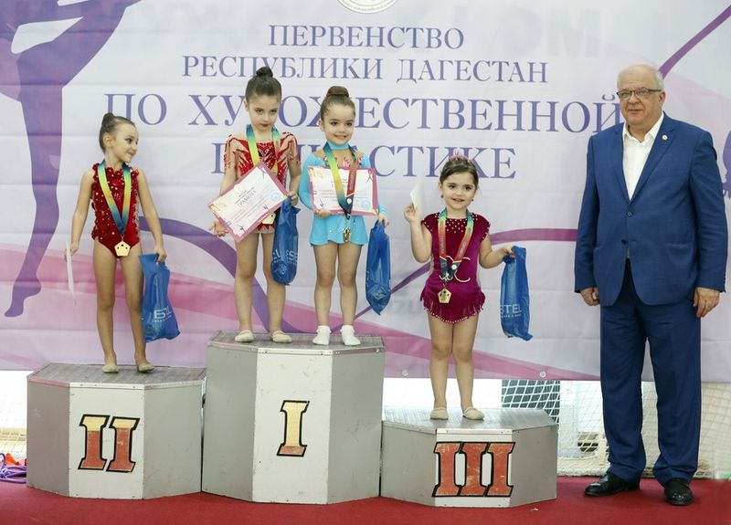 Анатолий Карибов открыл первое первенство Дагестана по художественной гимнастике