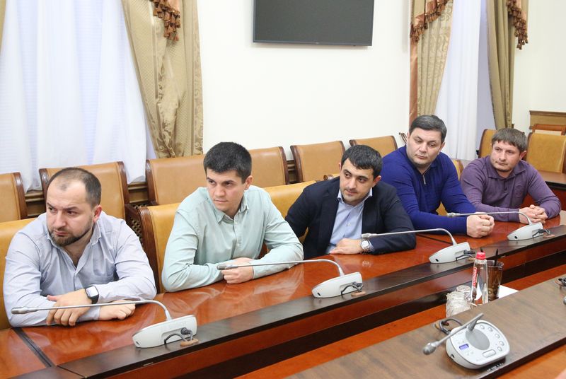Меры господдержки предприятий обувной отрасли обсудили в Правительстве Дагестана