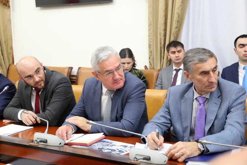 Меры господдержки предприятий обувной отрасли обсудили в Правительстве Дагестана