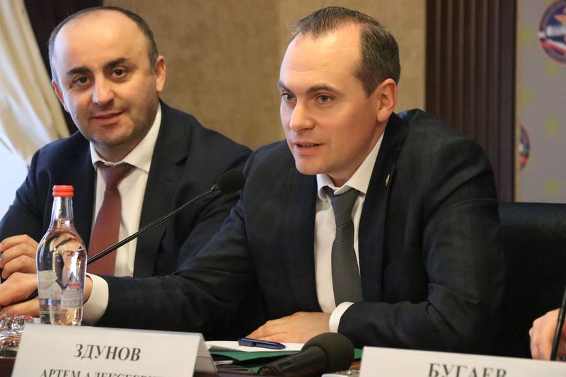 Артём Здунов и Александр Бугаев встретились с молодежью Дагестана в рамках проекта «Диалог на равных»