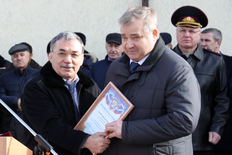 В Дагестане торжественно открыли памятник Герою России Магомеду Нурбагандову