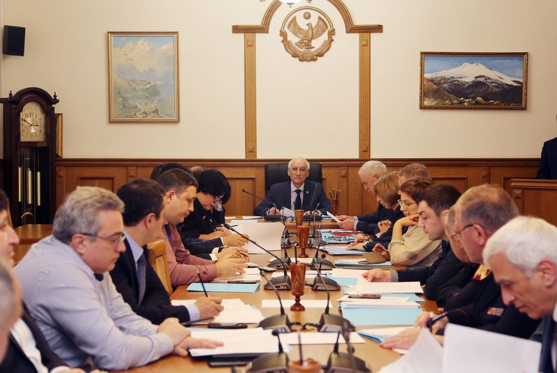 Под руководством Рамазана Джафарова прошло заседание Антинаркотической комиссии в Дагестане