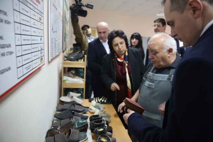 Артём Здунов поздравил детей с наступающим Новым годом