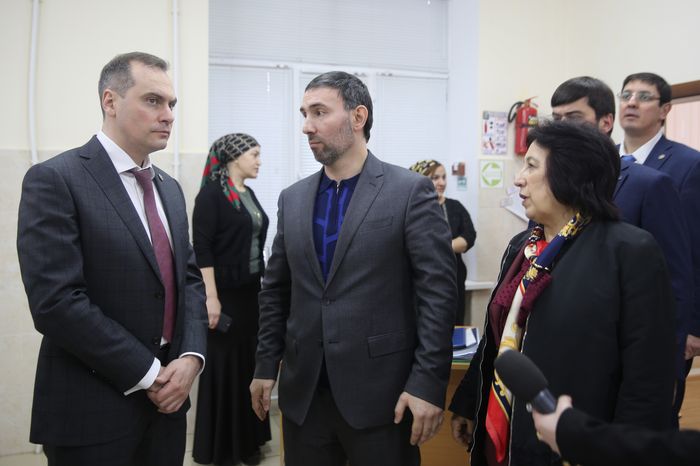 Артём Здунов поздравил детей с наступающим Новым годом