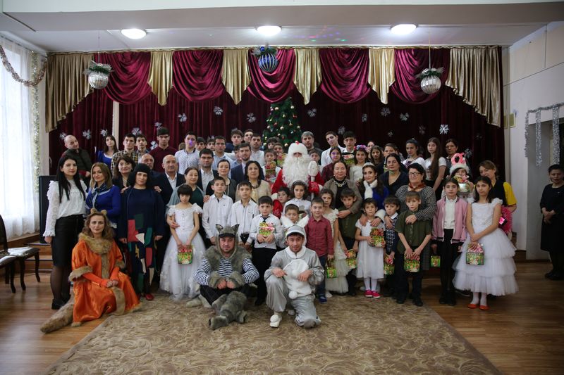 Уммупазиль Омарова поздравила с Новым годом воспитанников Детского дома г. Избербаша
