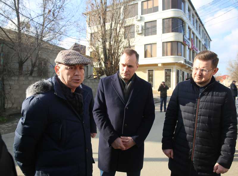 В новогодние каникулы Артём Здунов проинспектировал столицу Дагестана на предмет своевременной уборки ТКО