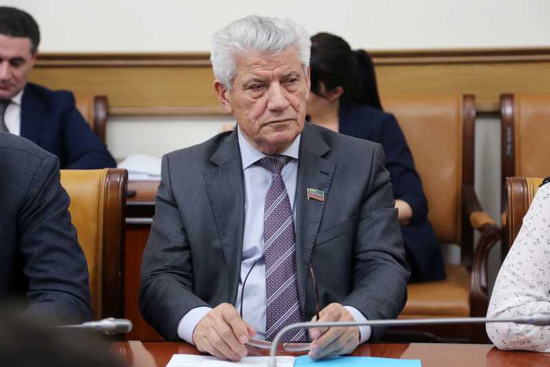 Под руководством Уммупазиль Омаровой обсуждена реализация нацпроекта «Образование»