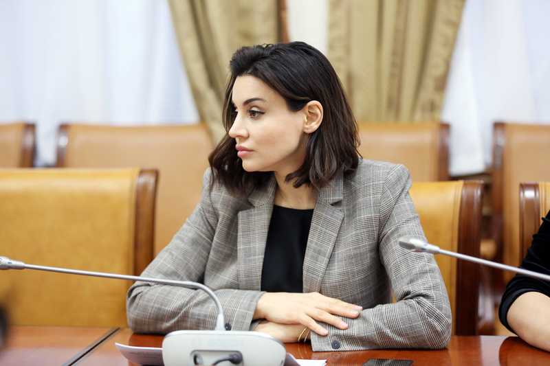 Под руководством Уммупазиль Омаровой обсуждена реализация нацпроекта «Образование»