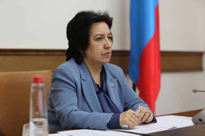 Под руководством Уммупазиль Омаровой обсуждена реализация нацпроекта «Образование»