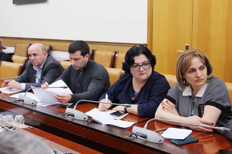 Под руководством Уммупазиль Омаровой обсуждена реализация нацпроекта «Образование»