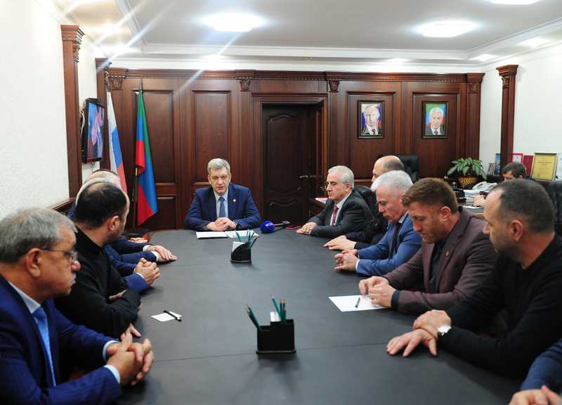 Владимир Иванов представил врио главы города Дагестанские Огни