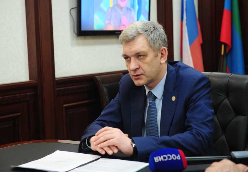 Владимир Иванов представил врио главы города Дагестанские Огни