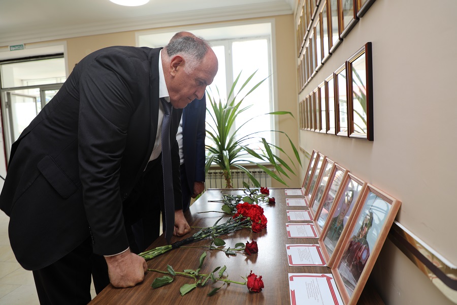 Абдулмуслим Абдулмуслимов  почтил память уроженцев Хунзахского района, погибших в ходе СВО на Украине