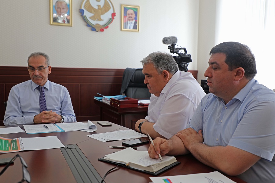Нариман Абдулмуталибов встретился с руководством Дагестанского института повышения квалификации