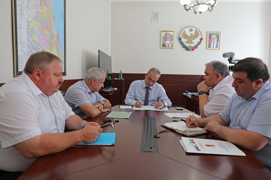 Нариман Абдулмуталибов встретился с руководством Дагестанского института повышения квалификации