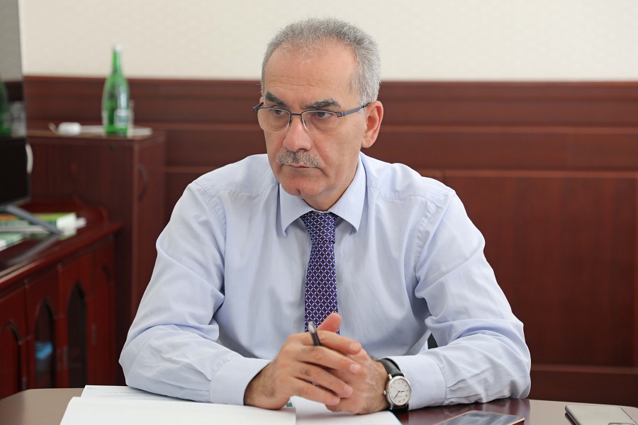 Нариман Абдулмуталибов встретился с руководством Дагестанского института повышения квалификации