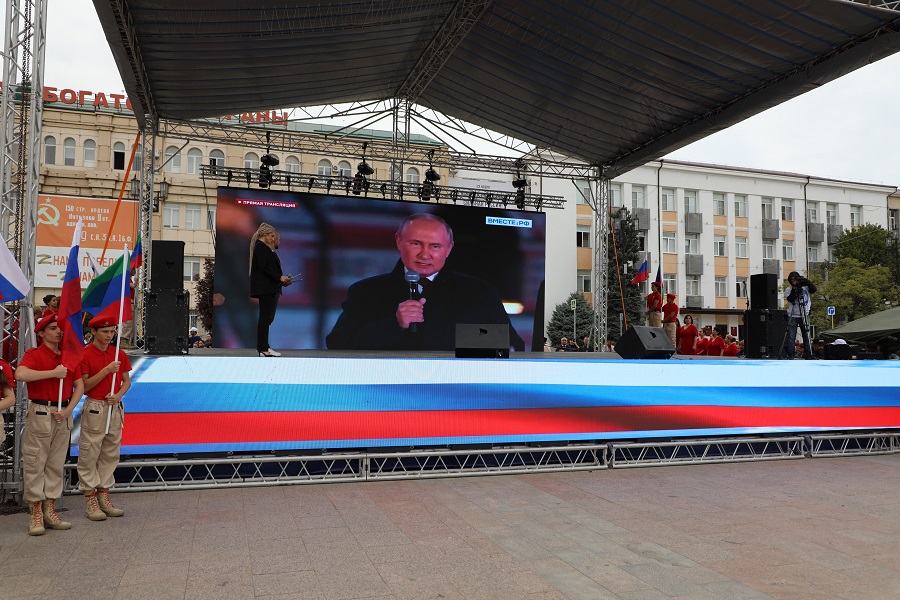 Более 30 тыс. человек приняли участие в акции-концерте в поддержку курса Президента РФ  в Махачкале