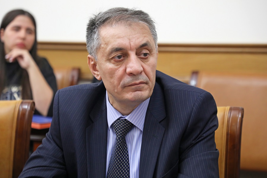 Абдулмуслим Абдулмуслимов: Рабочие места в сельских школах нужно сохранять