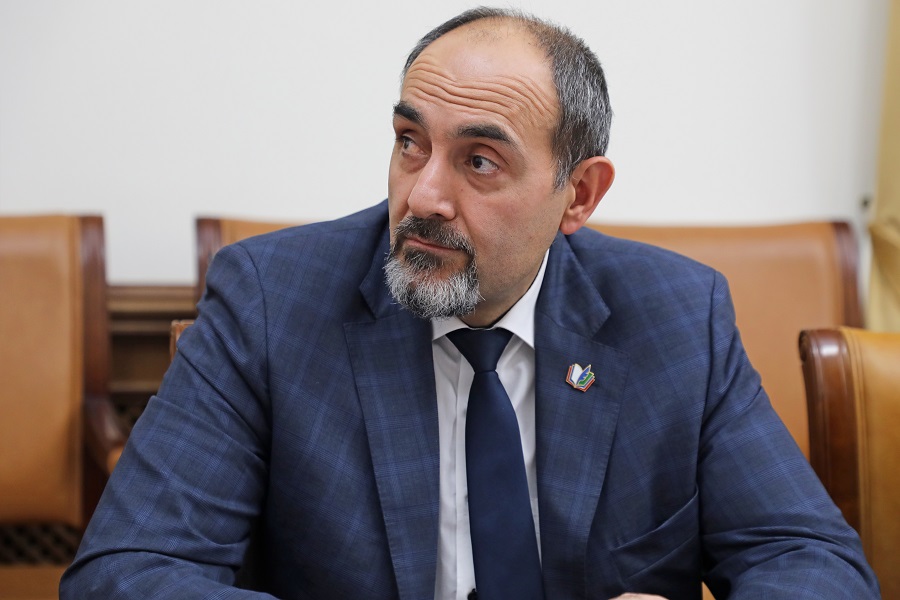 Абдулмуслим Абдулмуслимов: Рабочие места в сельских школах нужно сохранять