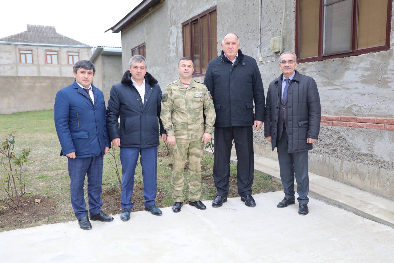 Абдулмуслим Абдулмуслимов посетил семью участников СВО, проживающих в селе Хучни