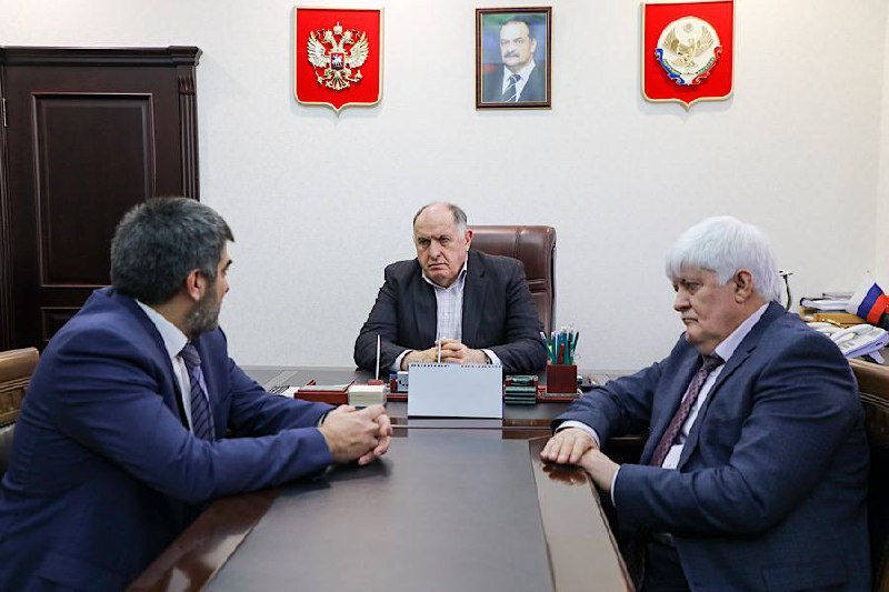 Абдулмуслим Абдулмуслимов представил Магомед-Гаджи Айдиева в качестве начальника Управления Правительства РД по вопросам переселения