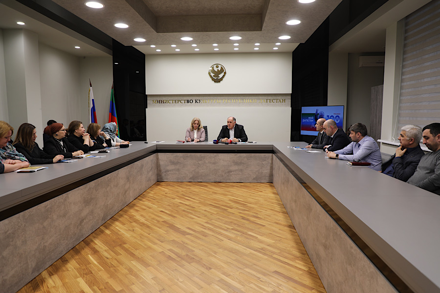 Абдулмуслим Абдулмуслимов встретился с коллективом Минкультуры Дагестана