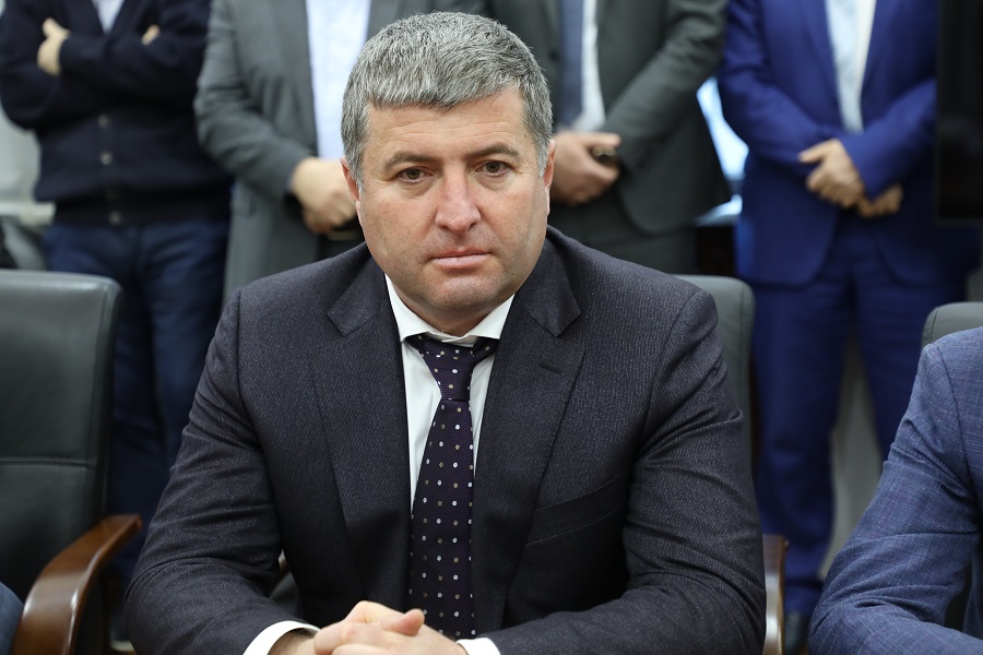 Абдулмуслим Абдулмуслимов представил Шамиля Дабишева в качестве нового министра финансов Дагестана
